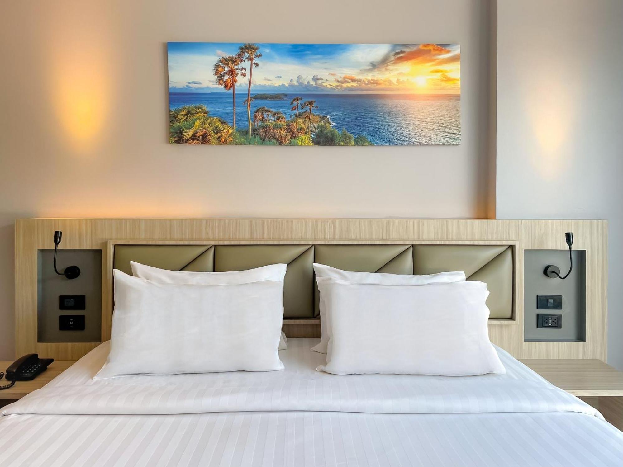 Clarian Hotel Beach Patong Exteriör bild