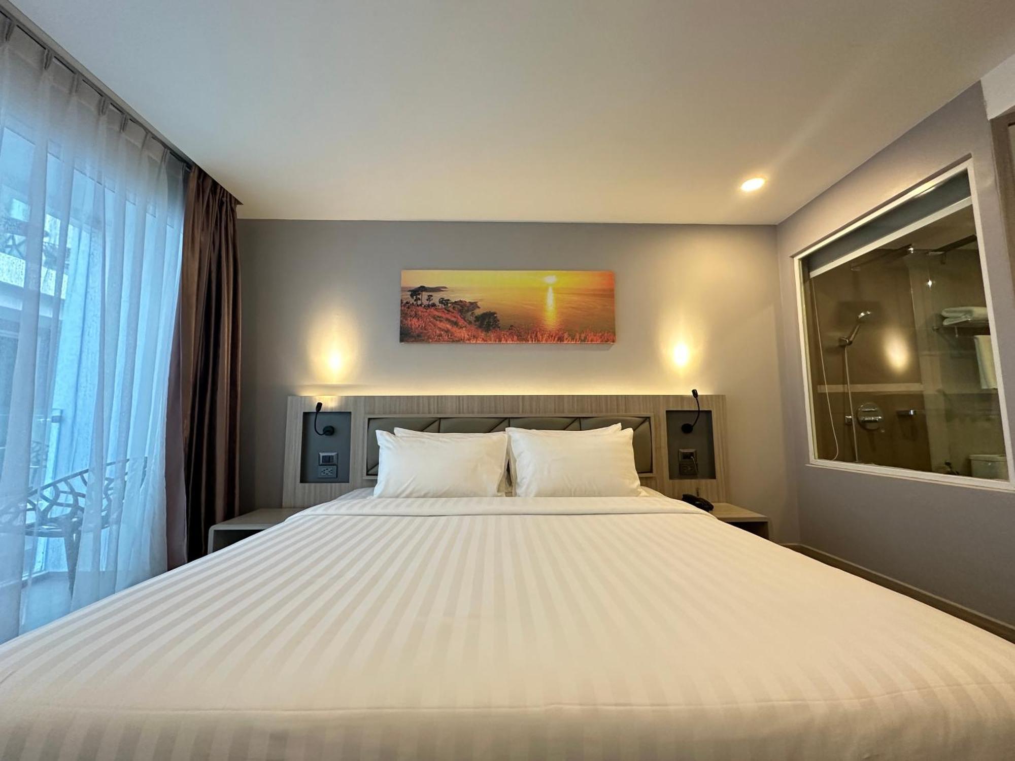 Clarian Hotel Beach Patong Exteriör bild
