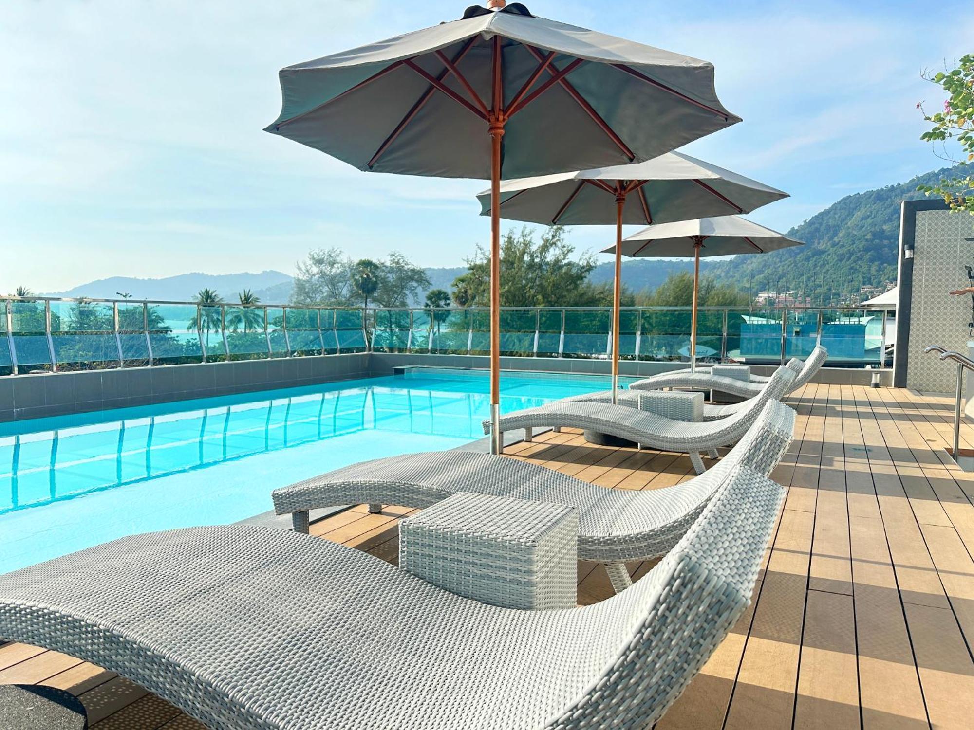 Clarian Hotel Beach Patong Exteriör bild